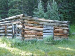 Log Cabin Dyersville Colorado